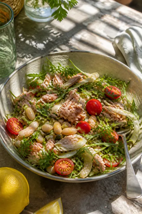 Tuna and White Bean Salad with Tomatoes